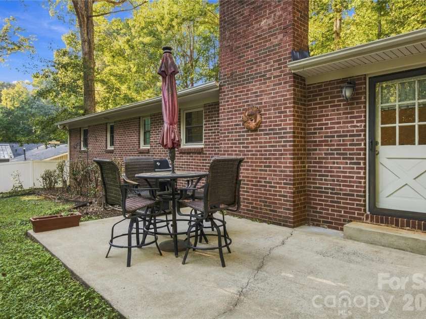 2604 Shearer Drive, Statesville, NC 28625.  MLS# CAR4428031, YatesRealty ID 53961. 