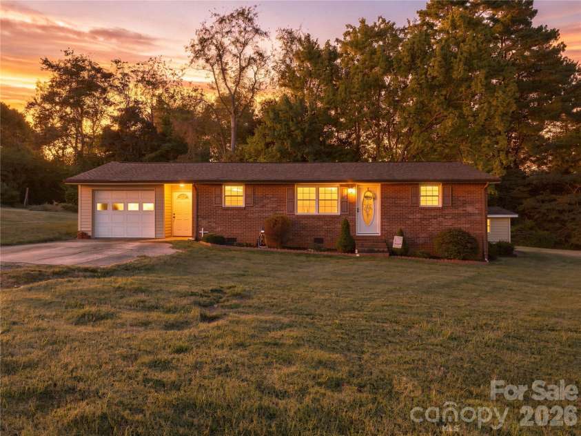 129 Automotive Lane, Hickory, NC 28601.  MLS# CAR4428027, YatesRealty ID 53962. 