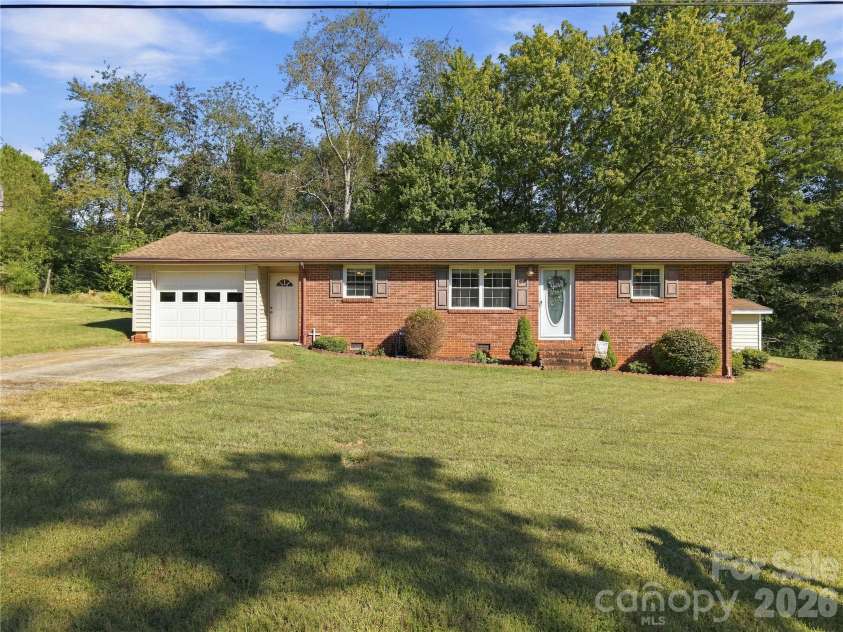 129 Automotive Lane, Hickory, NC 28601.  MLS# CAR4428027, YatesRealty ID 53962. 
