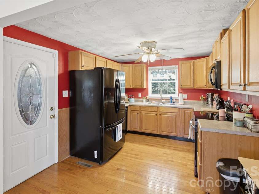 129 Automotive Lane, Hickory, NC 28601.  MLS# CAR4428027, YatesRealty ID 53962. 