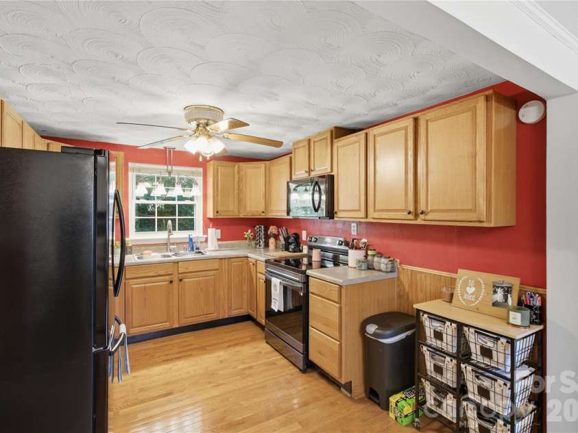 129 Automotive Lane, Hickory, NC 28601.  MLS# CAR4428027, YatesRealty ID 53962. 