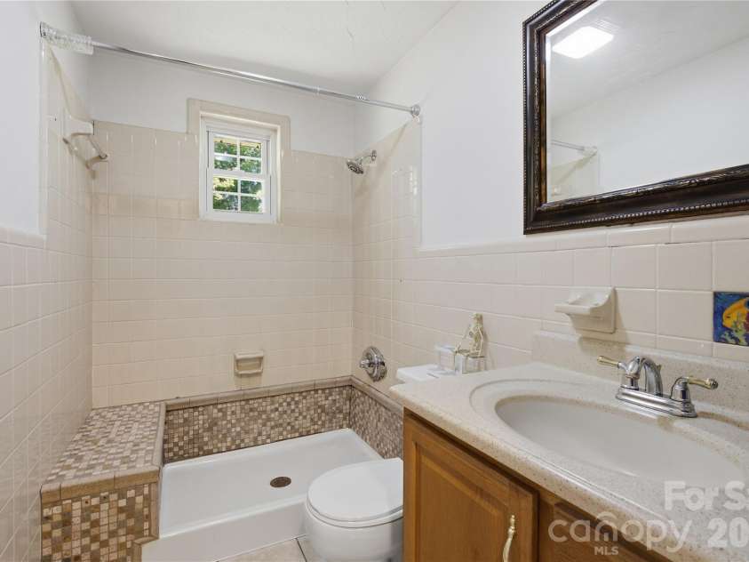 129 Automotive Lane, Hickory, NC 28601.  MLS# CAR4428027, YatesRealty ID 53962. 