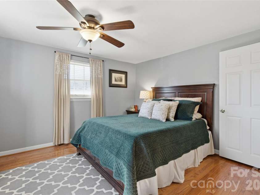 129 Automotive Lane, Hickory, NC 28601.  MLS# CAR4428027, YatesRealty ID 53962. 