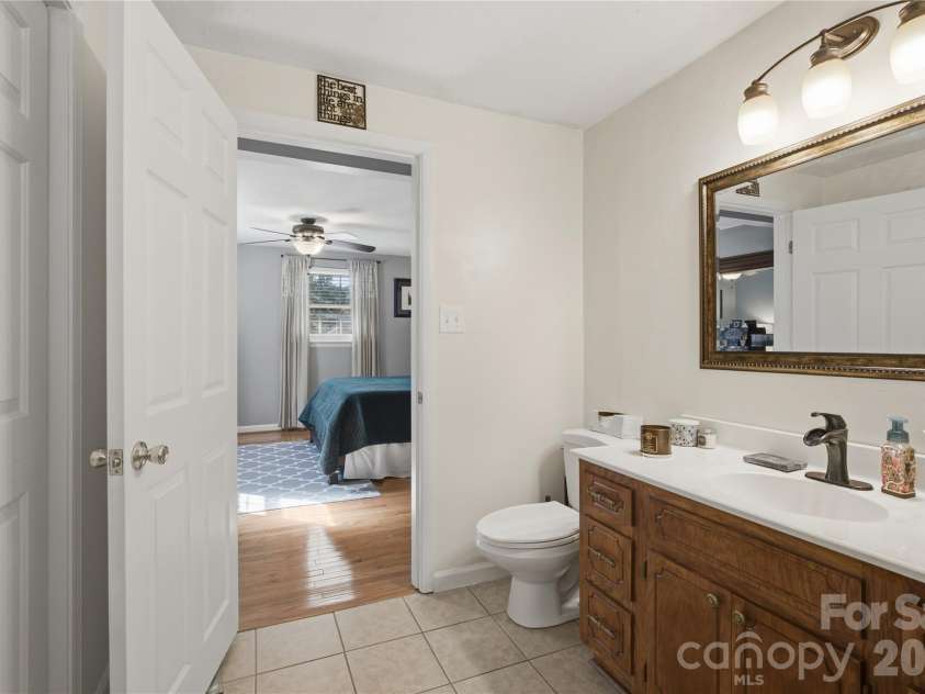 129 Automotive Lane, Hickory, NC 28601.  MLS# CAR4428027, YatesRealty ID 53962. 