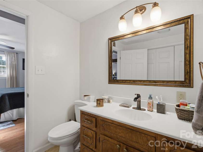 129 Automotive Lane, Hickory, NC 28601.  MLS# CAR4428027, YatesRealty ID 53962. 