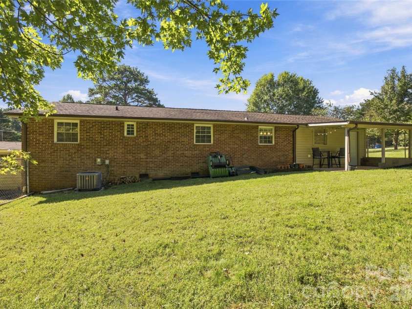 129 Automotive Lane, Hickory, NC 28601.  MLS# CAR4428027, YatesRealty ID 53962. 