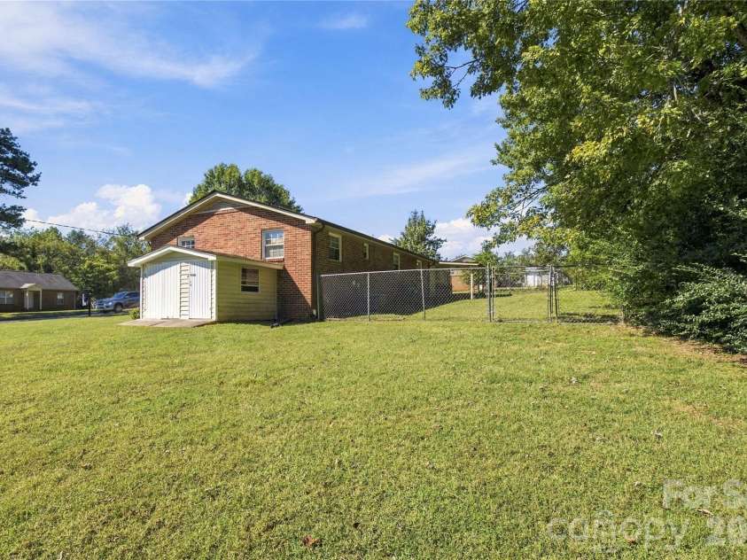 129 Automotive Lane, Hickory, NC 28601.  MLS# CAR4428027, YatesRealty ID 53962. 