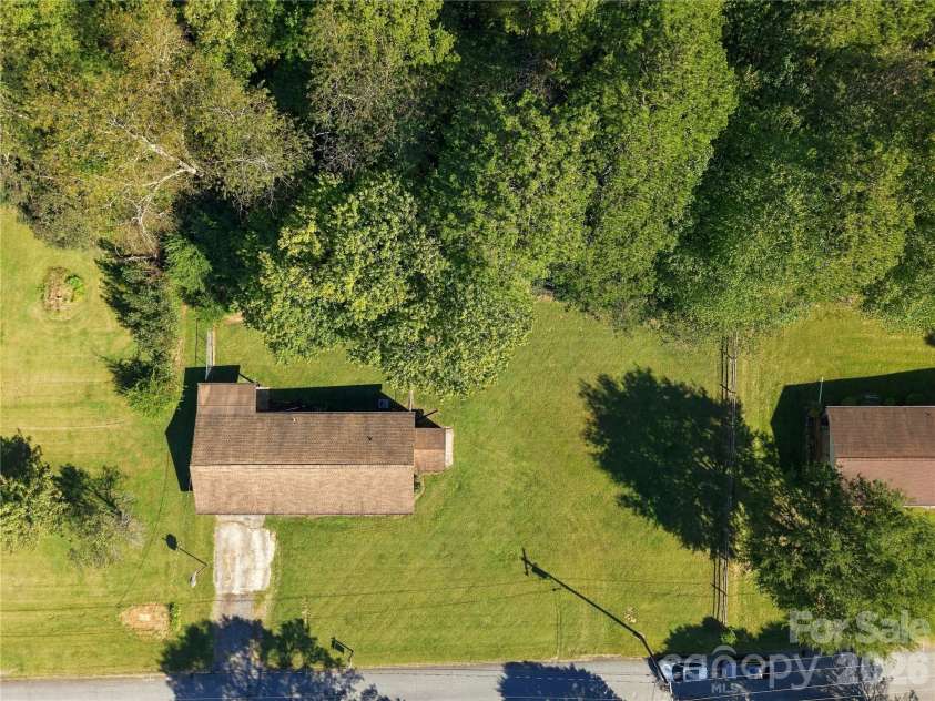 129 Automotive Lane, Hickory, NC 28601.  MLS# CAR4428027, YatesRealty ID 53962. 