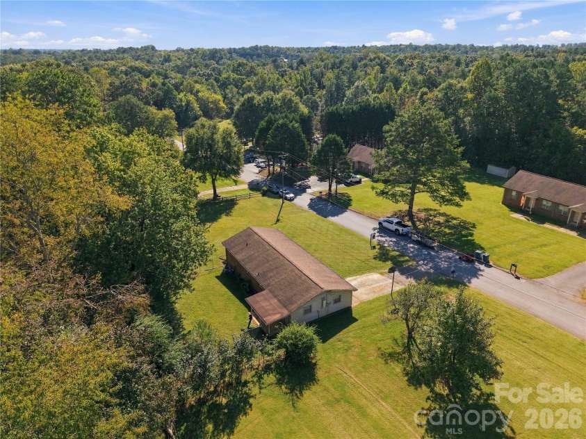 129 Automotive Lane, Hickory, NC 28601.  MLS# CAR4428027, YatesRealty ID 53962. 