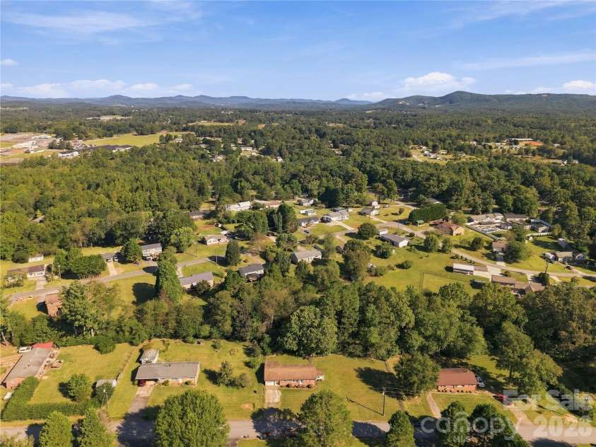 129 Automotive Lane, Hickory, NC 28601.  MLS# CAR4428027, YatesRealty ID 53962. 
