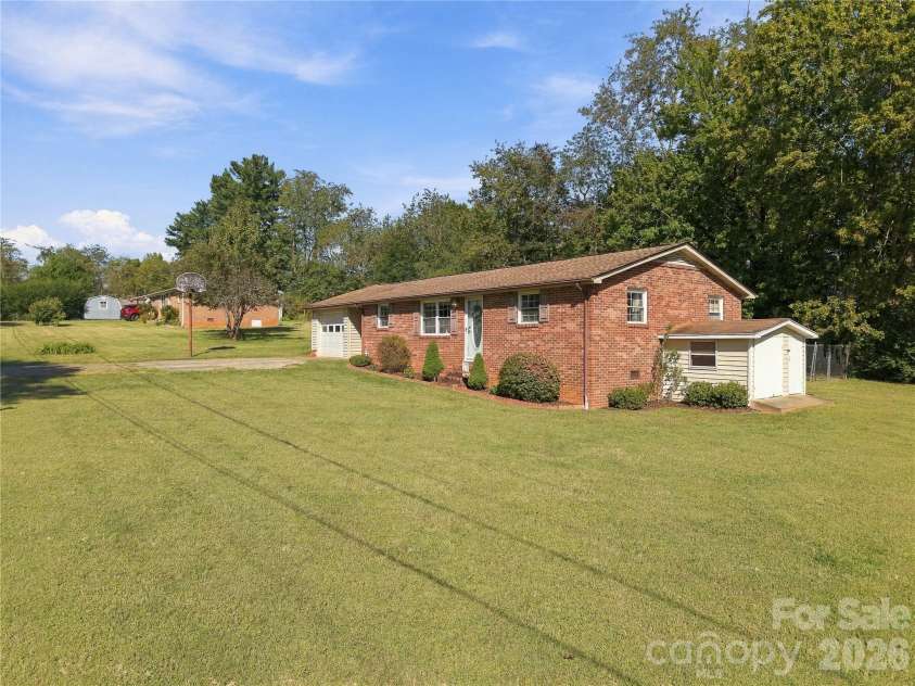 129 Automotive Lane, Hickory, NC 28601.  MLS# CAR4428027, YatesRealty ID 53962. 