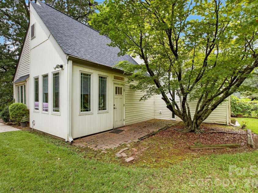 221 Saratoga Drive, Greer, SC 29650.  MLS# CAR4428317, YatesRealty ID 53963. 