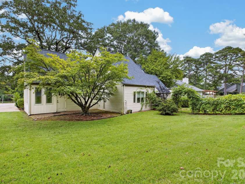 221 Saratoga Drive, Greer, SC 29650.  MLS# CAR4428317, YatesRealty ID 53963. 