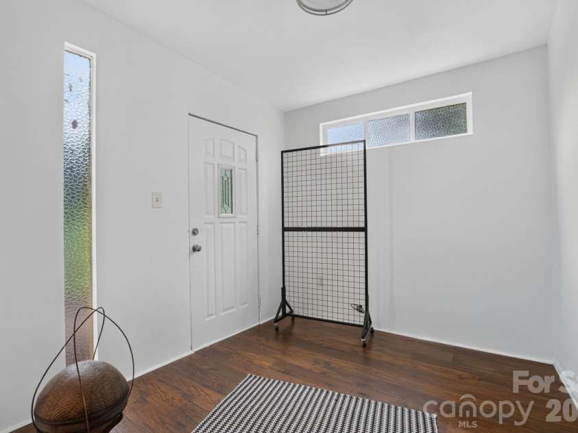 221 Saratoga Drive, Greer, SC 29650.  MLS# CAR4428317, YatesRealty ID 53963. 