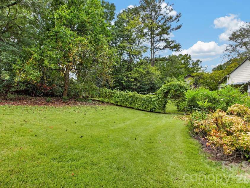 221 Saratoga Drive, Greer, SC 29650.  MLS# CAR4428317, YatesRealty ID 53963. 