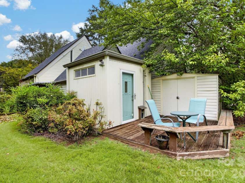 221 Saratoga Drive, Greer, SC 29650.  MLS# CAR4428317, YatesRealty ID 53963. 