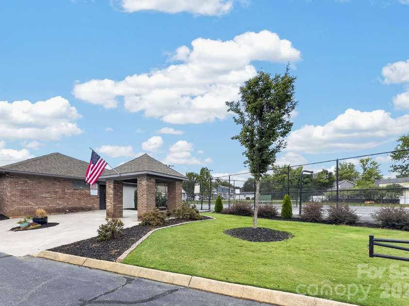 221 Saratoga Drive, Greer, SC 29650.  MLS# CAR4428317, YatesRealty ID 53963. 
