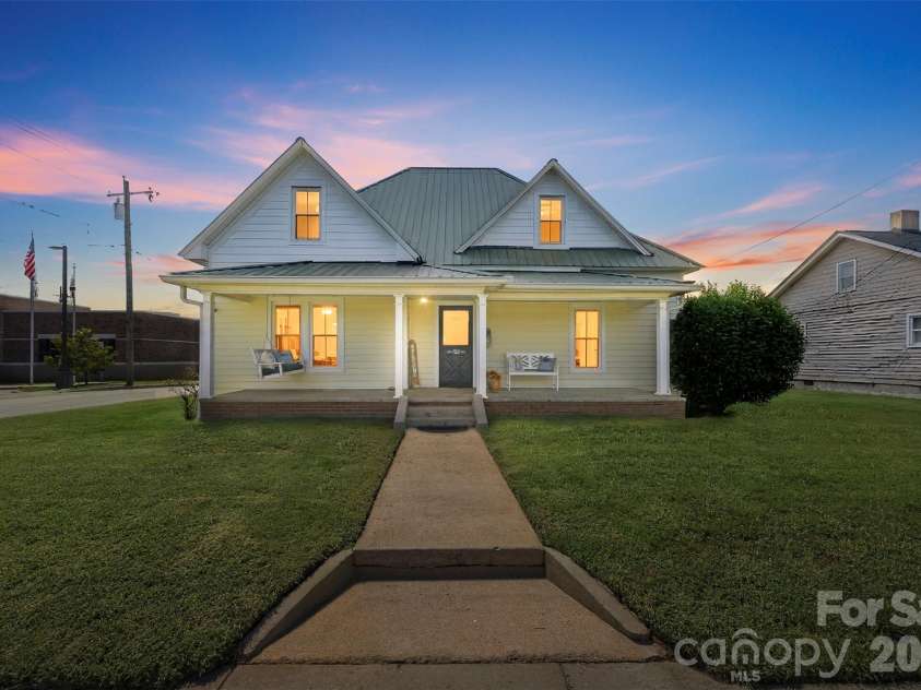 322 Main Street, Maiden, NC 28650.  MLS# CAR4427918, YatesRealty ID 53966. 