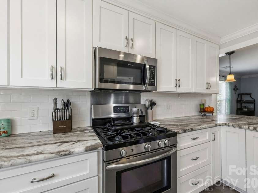 322 Main Street, Maiden, NC 28650.  MLS# CAR4427918, YatesRealty ID 53966. Kitchen
