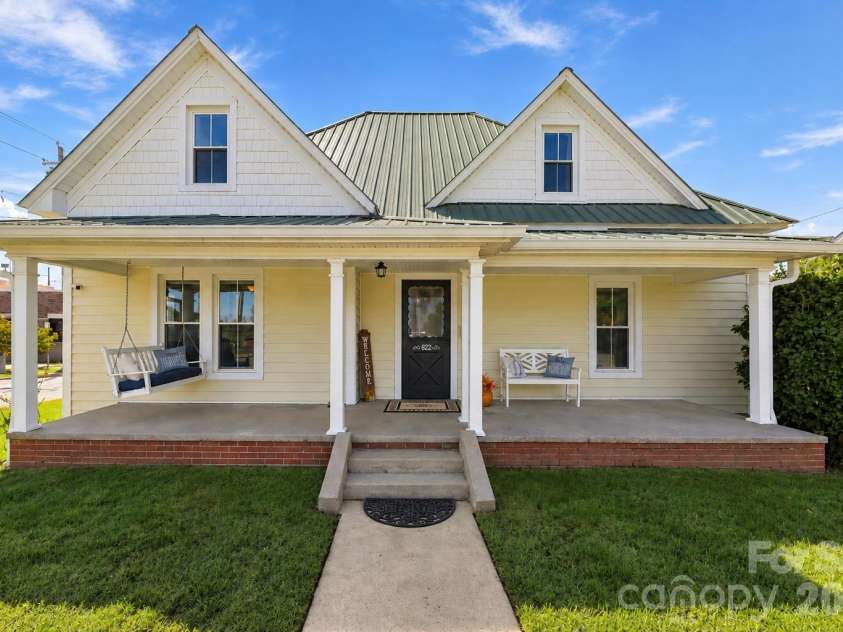 322 Main Street, Maiden, NC 28650.  MLS# CAR4427918, YatesRealty ID 53966. Large covered front porch