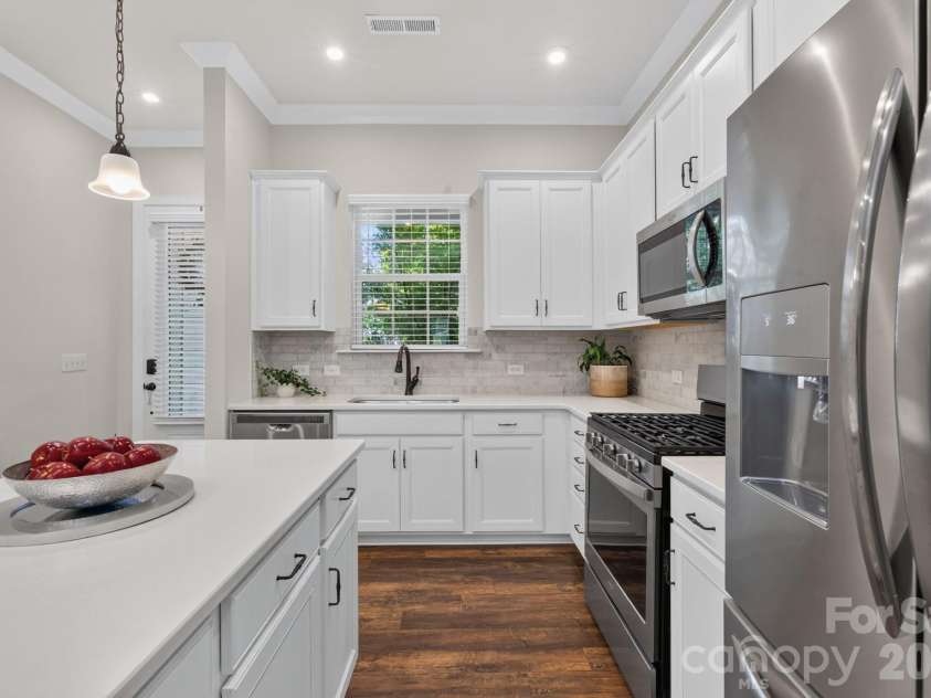 11628 Founders Park Lane, Pineville, NC 28134.  MLS# CAR4428544, YatesRealty ID 53967. 