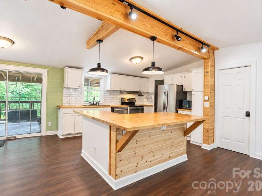91 Walnut Drive, Leicester, NC 28748.  MLS# CAR4427887, YatesRealty ID 53968. 