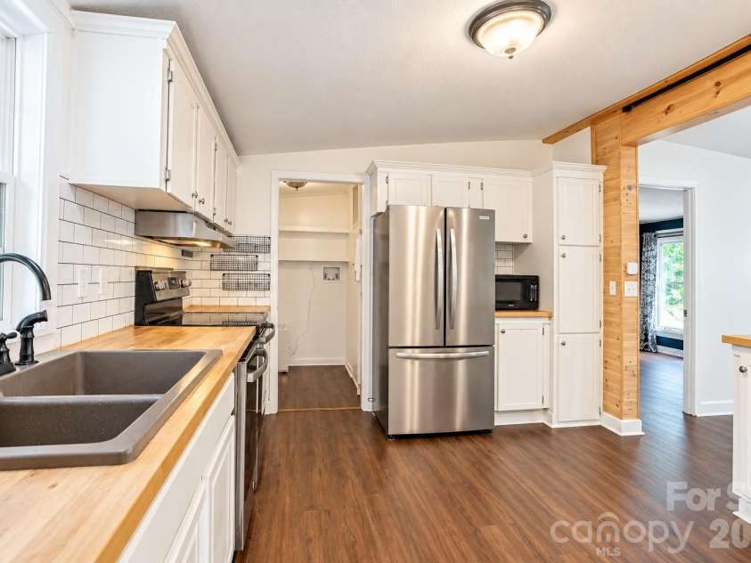 91 Walnut Drive, Leicester, NC 28748.  MLS# CAR4427887, YatesRealty ID 53968. 