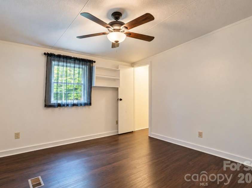 91 Walnut Drive, Leicester, NC 28748.  MLS# CAR4427887, YatesRealty ID 53968. 