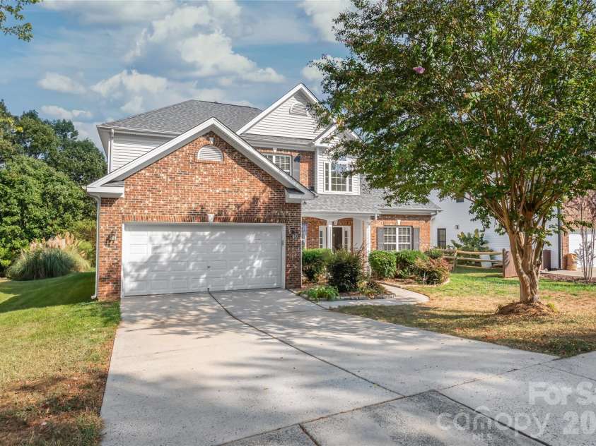 2008 Trace Creek Drive, Waxhaw, NC 28173.  MLS# CAR4428166, YatesRealty ID 53969. Designed for maximum comfort and flexibility, this home features 5 spacious bedrooms...including primary suite on the main floor and 4 additional bedrooms upstairs with two dedicated full baths.