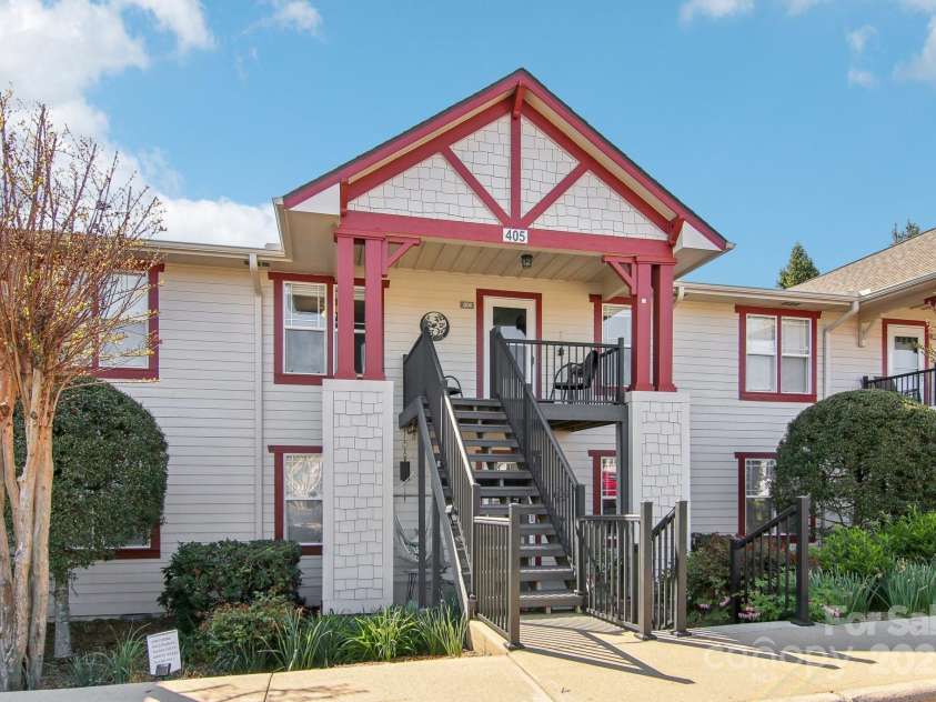 1304 Deermouse Way, Hendersonville, NC 28792.  MLS# CAR4190263, YatesRealty ID 5397. 