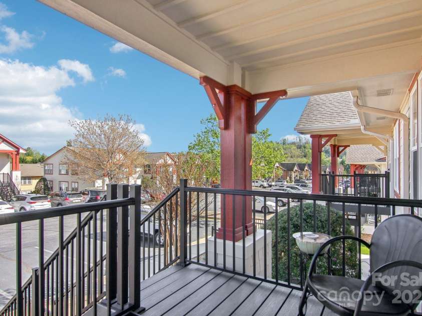 1304 Deermouse Way, Hendersonville, NC 28792.  MLS# CAR4190263, YatesRealty ID 5397. 