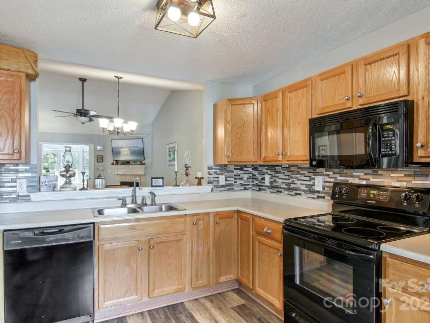 1304 Deermouse Way, Hendersonville, NC 28792.  MLS# CAR4190263, YatesRealty ID 5397. 