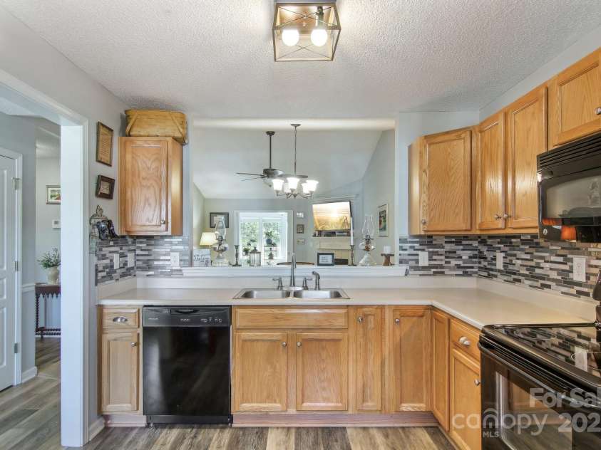 1304 Deermouse Way, Hendersonville, NC 28792.  MLS# CAR4190263, YatesRealty ID 5397. 