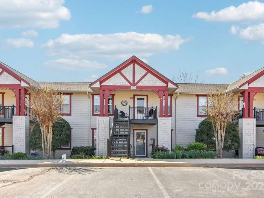 1304 Deermouse Way, Hendersonville, NC 28792.  MLS# CAR4190263, YatesRealty ID 5397. 