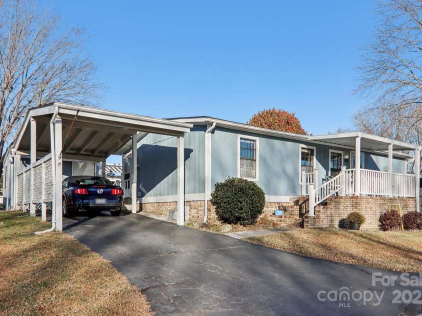 302 Meadowbrook Court, Hendersonville, NC 28792.  MLS# CAR4322071, YatesRealty ID 5397. 
