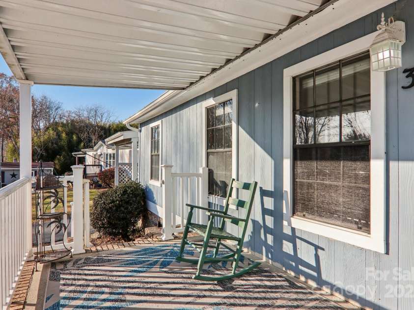 302 Meadowbrook Court, Hendersonville, NC 28792.  MLS# CAR4322071, YatesRealty ID 5397. 