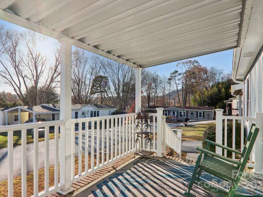 302 Meadowbrook Court, Hendersonville, NC 28792.  MLS# CAR4322071, YatesRealty ID 5397. 
