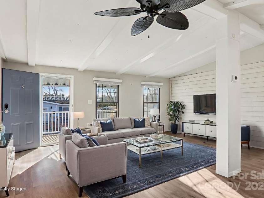302 Meadowbrook Court, Hendersonville, NC 28792.  MLS# CAR4322071, YatesRealty ID 5397. 