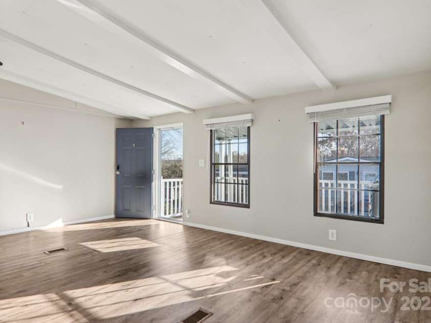 302 Meadowbrook Court, Hendersonville, NC 28792.  MLS# CAR4322071, YatesRealty ID 5397. 