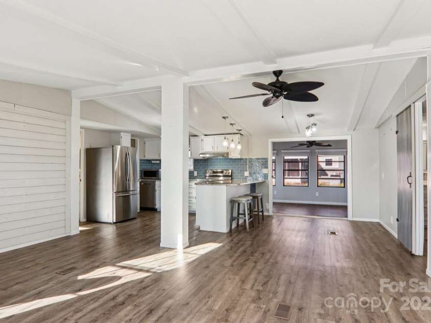 302 Meadowbrook Court, Hendersonville, NC 28792.  MLS# CAR4322071, YatesRealty ID 5397. 