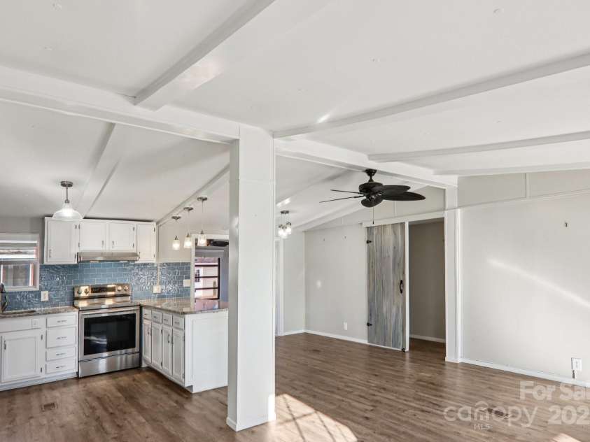 302 Meadowbrook Court, Hendersonville, NC 28792.  MLS# CAR4322071, YatesRealty ID 5397. 