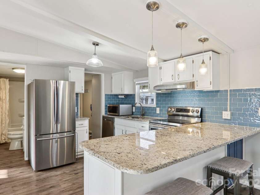 302 Meadowbrook Court, Hendersonville, NC 28792.  MLS# CAR4322071, YatesRealty ID 5397. 