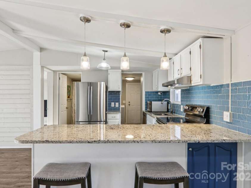 302 Meadowbrook Court, Hendersonville, NC 28792.  MLS# CAR4322071, YatesRealty ID 5397. 