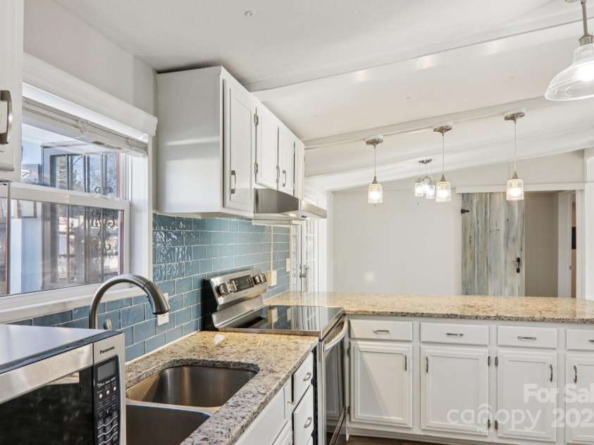 302 Meadowbrook Court, Hendersonville, NC 28792.  MLS# CAR4322071, YatesRealty ID 5397. 