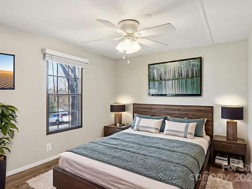 302 Meadowbrook Court, Hendersonville, NC 28792.  MLS# CAR4322071, YatesRealty ID 5397. 