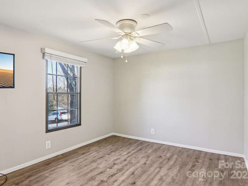 302 Meadowbrook Court, Hendersonville, NC 28792.  MLS# CAR4322071, YatesRealty ID 5397. 