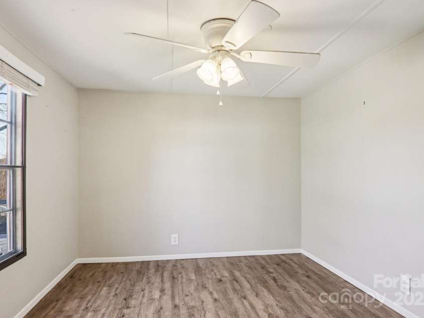 302 Meadowbrook Court, Hendersonville, NC 28792.  MLS# CAR4322071, YatesRealty ID 5397. 