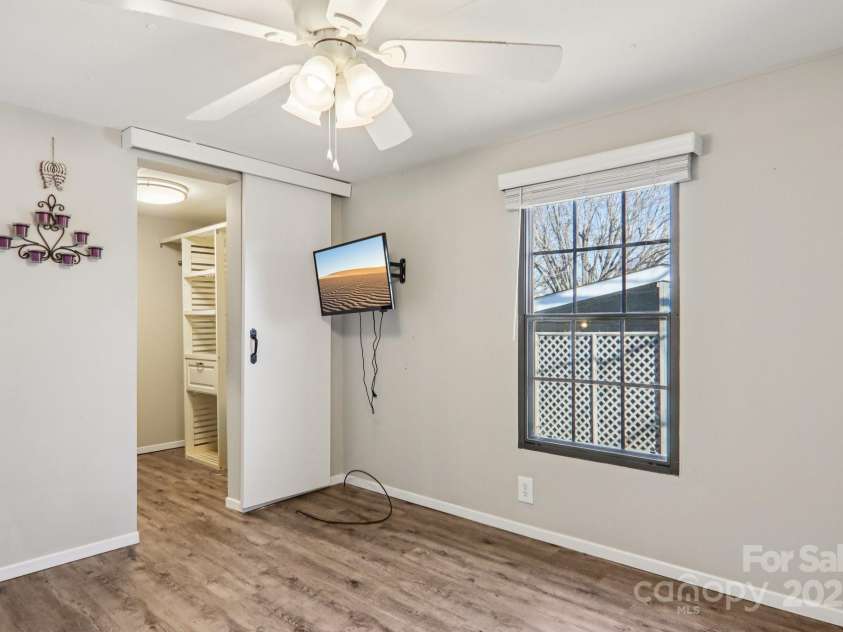 302 Meadowbrook Court, Hendersonville, NC 28792.  MLS# CAR4322071, YatesRealty ID 5397. 
