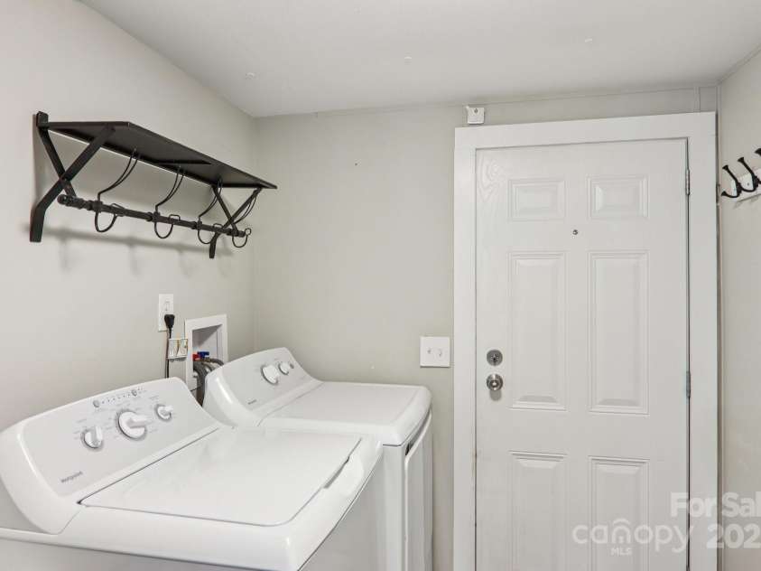 302 Meadowbrook Court, Hendersonville, NC 28792.  MLS# CAR4322071, YatesRealty ID 5397. 