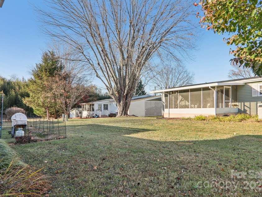 302 Meadowbrook Court, Hendersonville, NC 28792.  MLS# CAR4322071, YatesRealty ID 5397. 